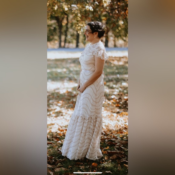 Wedding gown, cream/ivory. - Picture 4 of 5